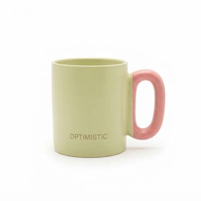 كوب قهوة من السيراميك بألوان الباستيل وعبارة "Optimistic" (350 مل)